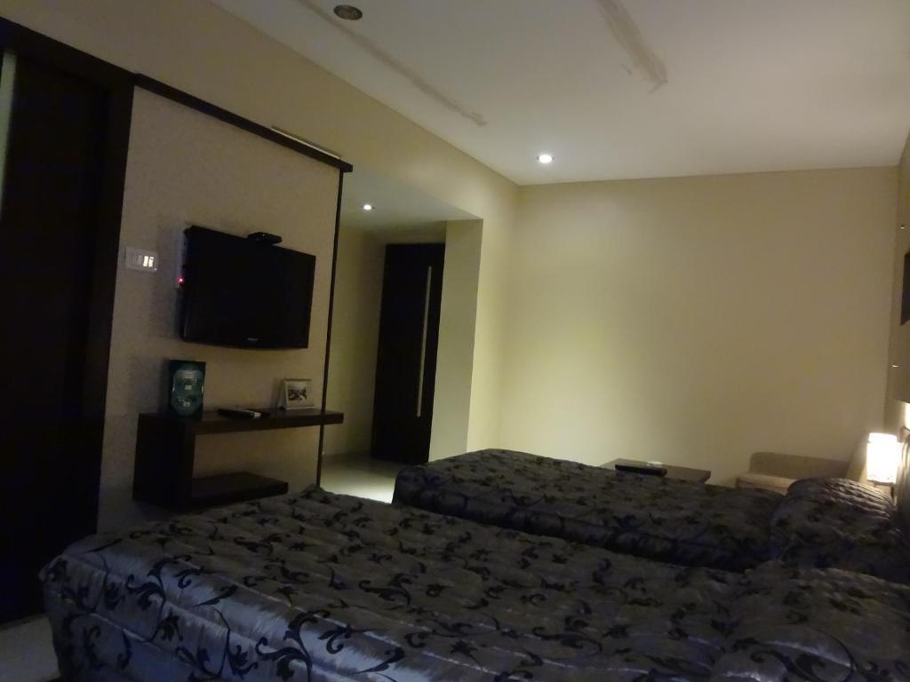 Hotel Capitol Thane Eksteriør bilde