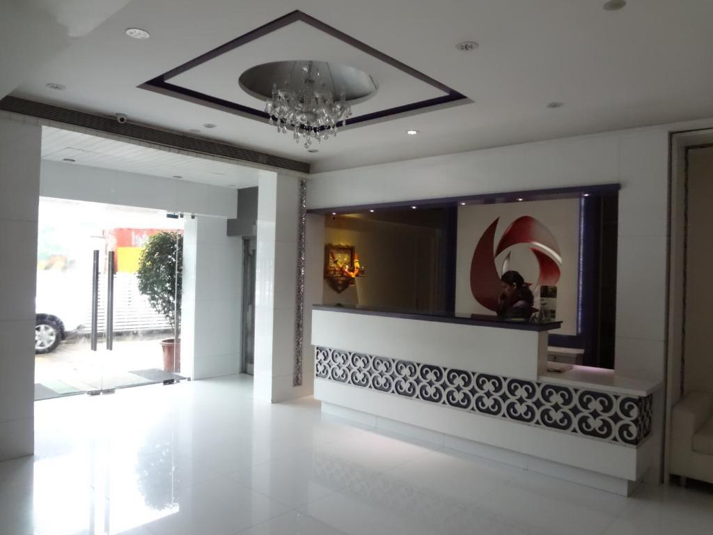 Hotel Capitol Thane Eksteriør bilde