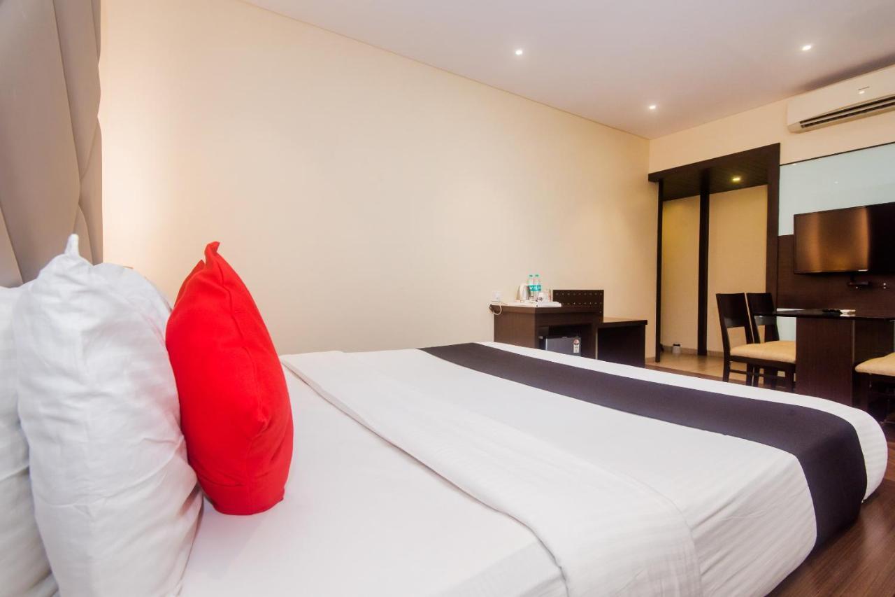 Hotel Capitol Thane Eksteriør bilde