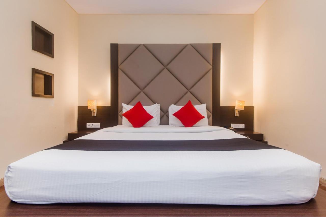 Hotel Capitol Thane Eksteriør bilde