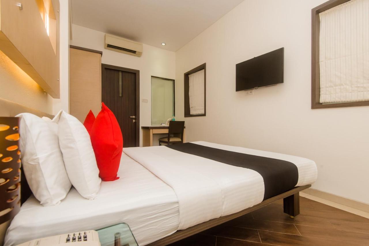 Hotel Capitol Thane Eksteriør bilde