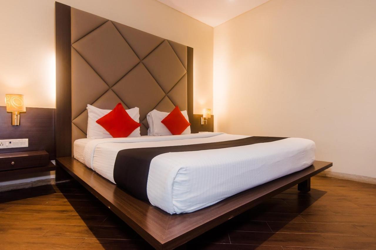 Hotel Capitol Thane Eksteriør bilde
